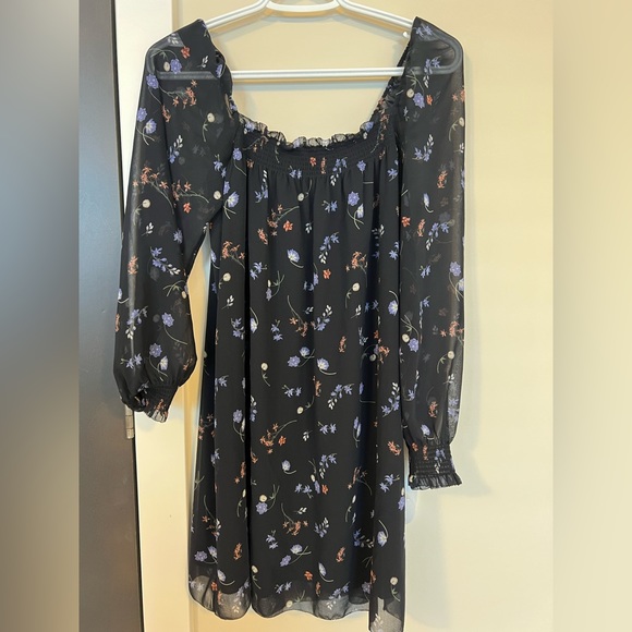 Aritzia Wilfred Alana Dress. US small. Worn once. Black floral square neck cut. - Picture 4 of 6
